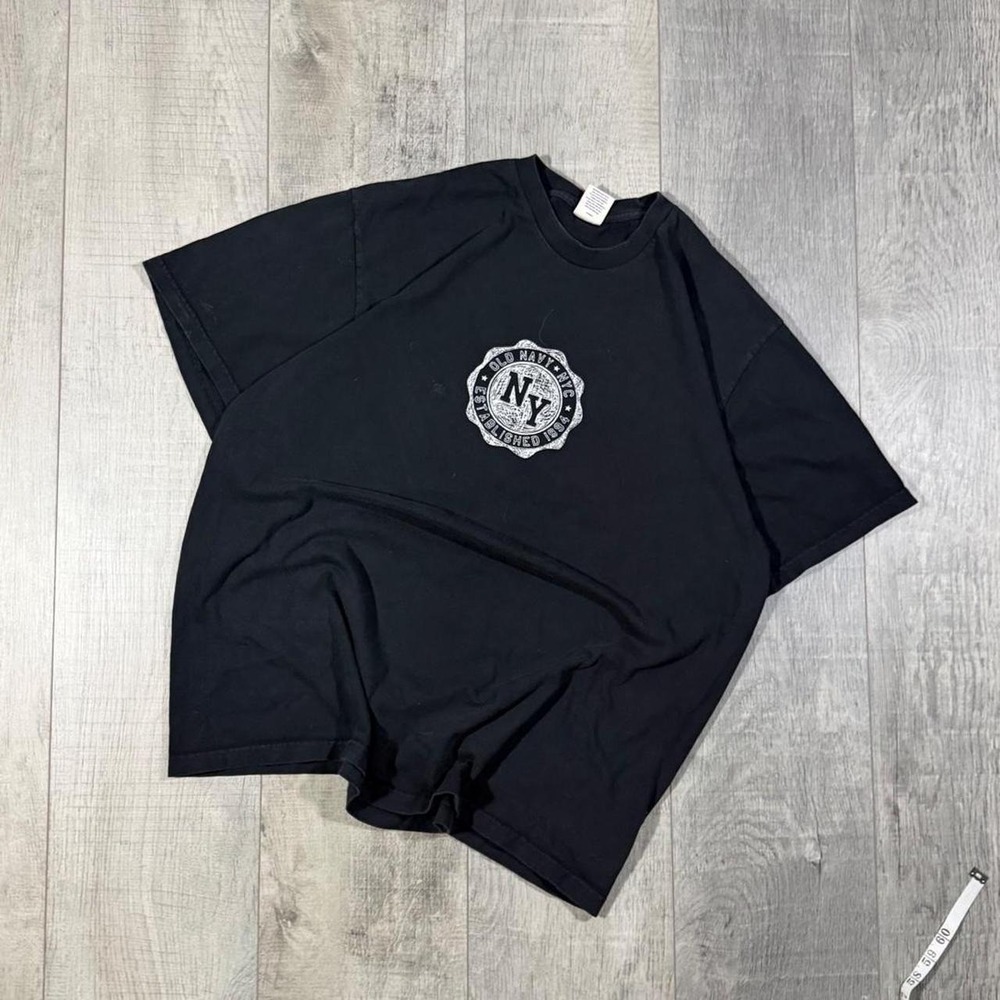 Vintage Y2K black and white obscure New York old navy graphic location t shirt